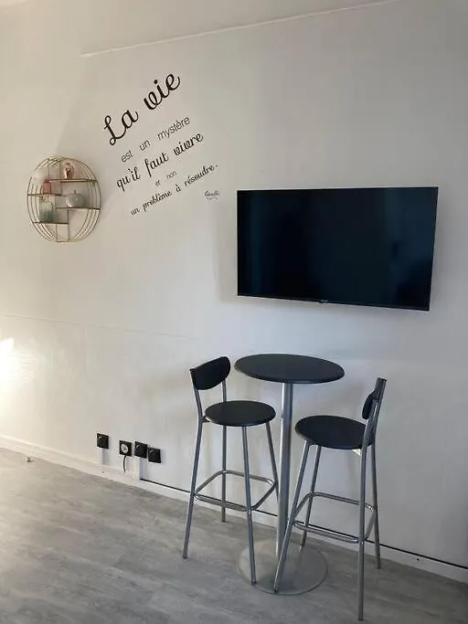 Tres Joli Studio Moderne En Plein Coeur D'Avignon France